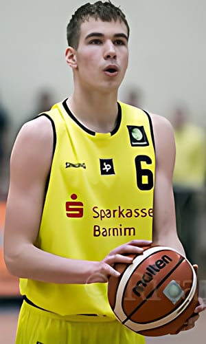 Malte Delow